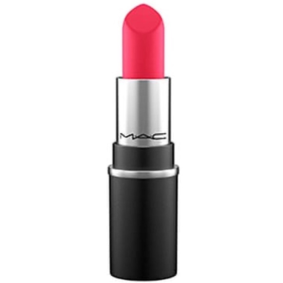 MAC Retro Matte Lipstick Relentlessly Red - Picture 2 of 16